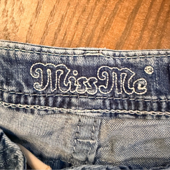 Miss Me mid rise easy strait jeans. Size 28 x 31.5 - Picture 5 of 7